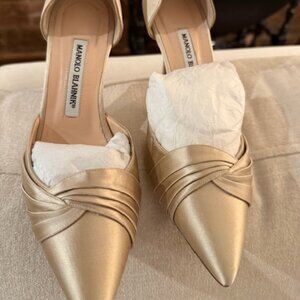 * Rare Manolo Blahnik Caucedo Champagne Satin 90 pump wedding size 37/7